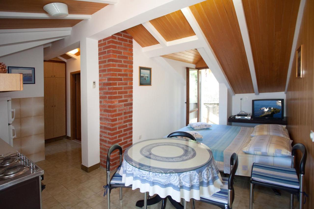 Apartment Damir Postira Exterior foto
