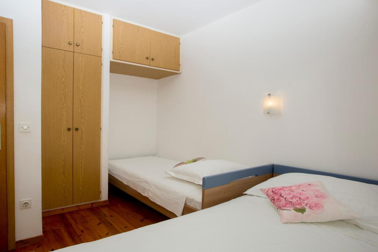 Apartment Damir Postira Exterior foto